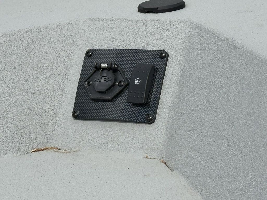 2025 SeaArk Shadow 18 j Center console Boat