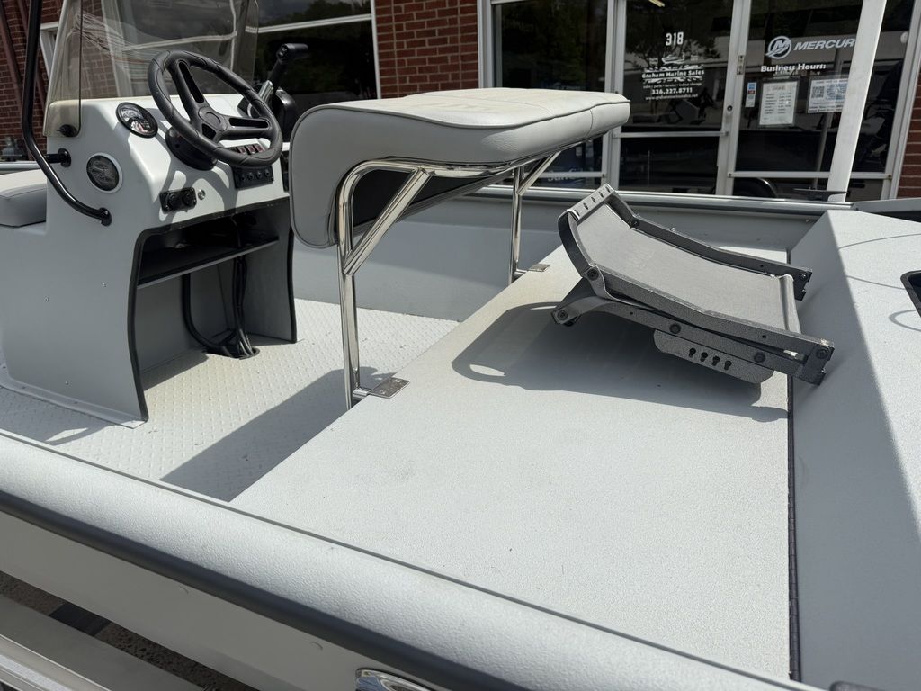 2025 SeaArk Shadow 18 j Center console Boat