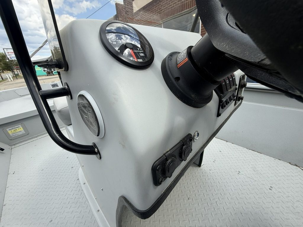 2025 SeaArk Shadow 18 j Center console Boat