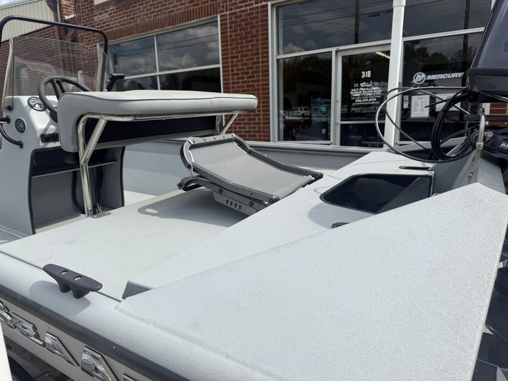 2025 SeaArk Shadow 18 j Center console Boat