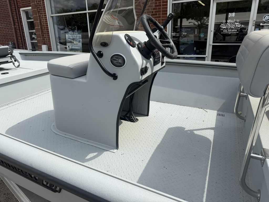 2025 SeaArk Shadow 18 j Center console Boat