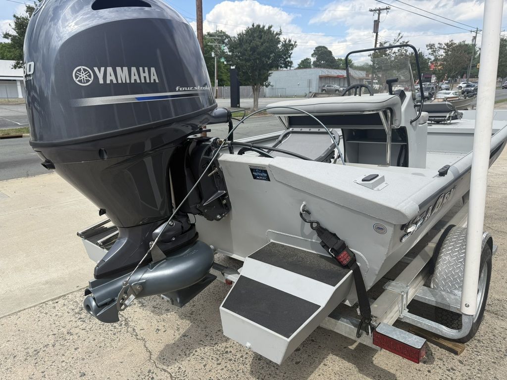 2025 SeaArk Shadow 18 j Center console Boat