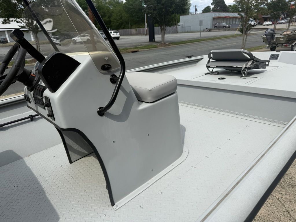 2025 SeaArk Shadow 18 j Center console Boat