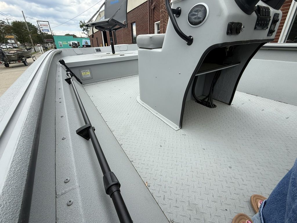 2025 SeaArk Shadow 18 j Center console Boat