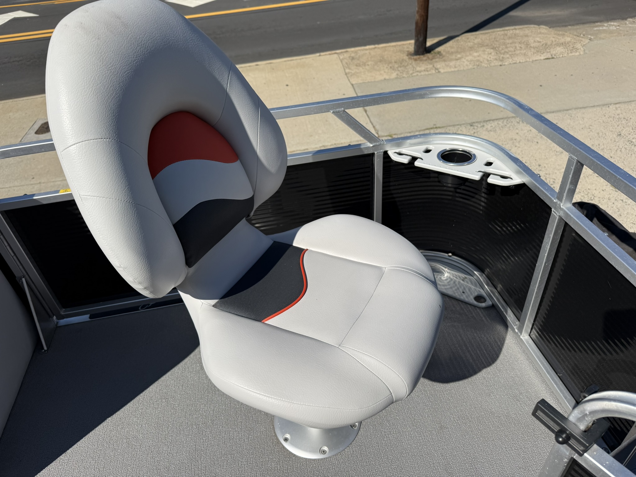 2017 Qwest Pontoons 7516 VX Cruise Boat