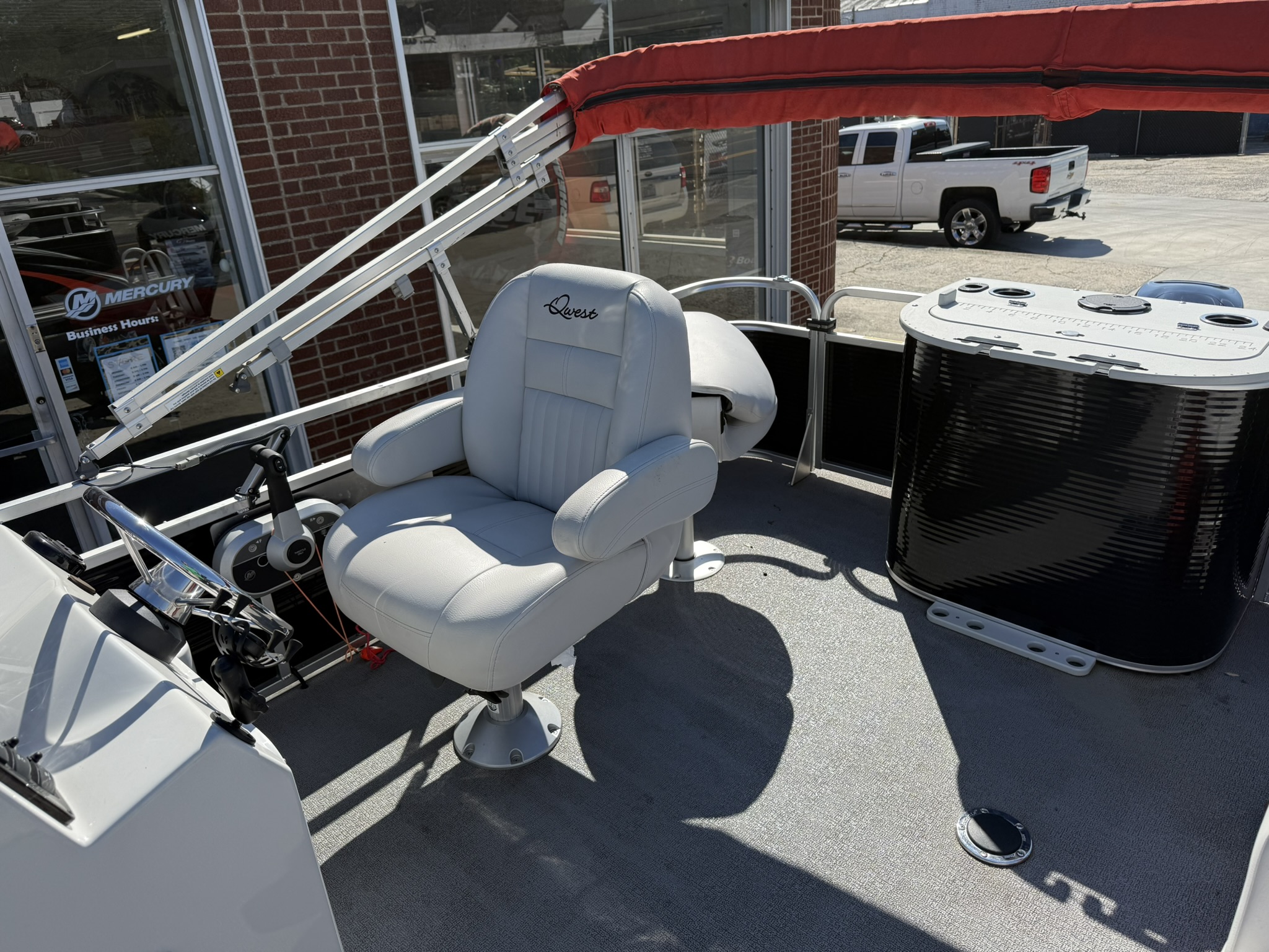 2017 Qwest Pontoons 7516 VX Cruise Boat