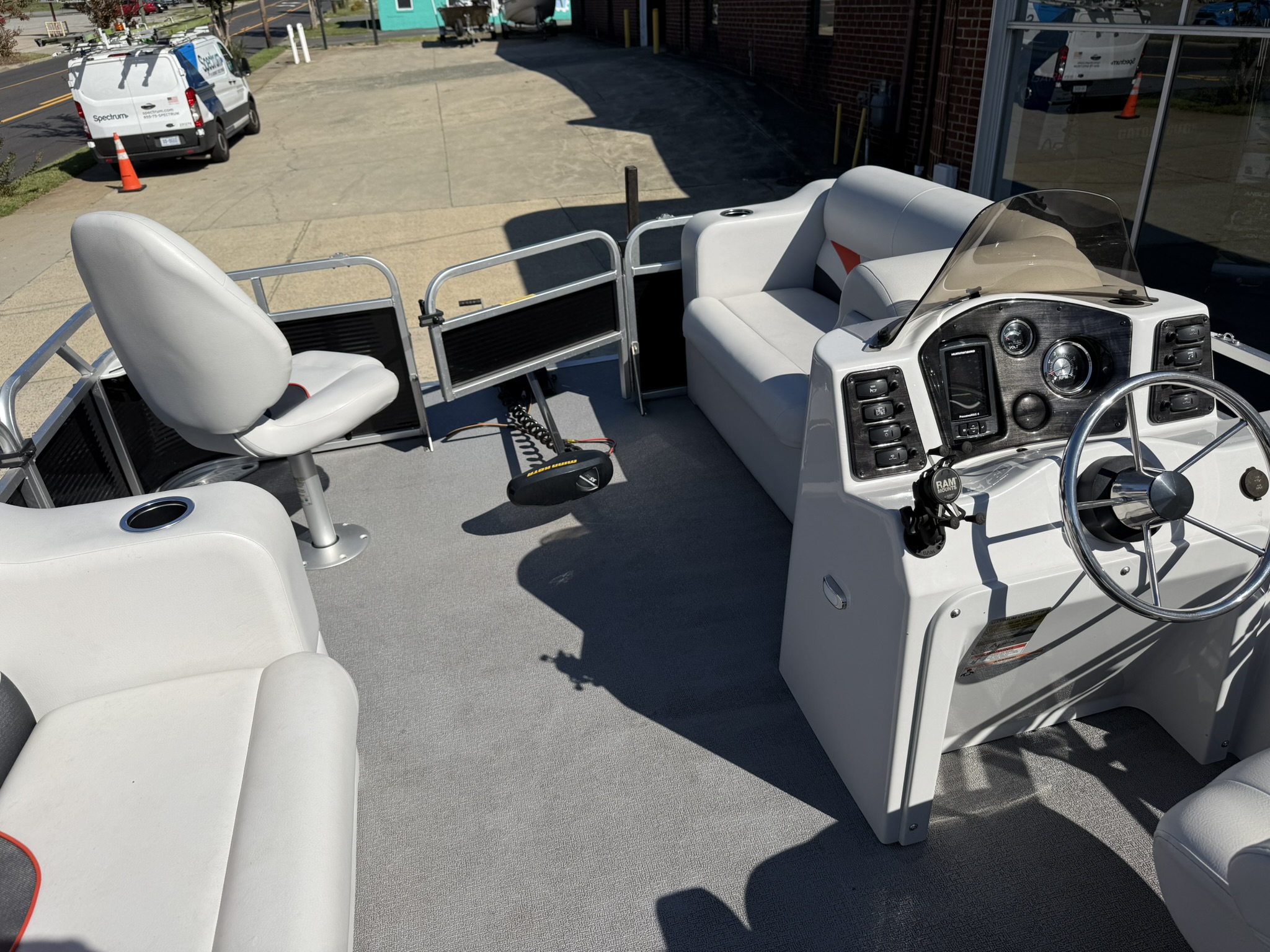 2017 Qwest Pontoons 7516 VX Cruise Boat
