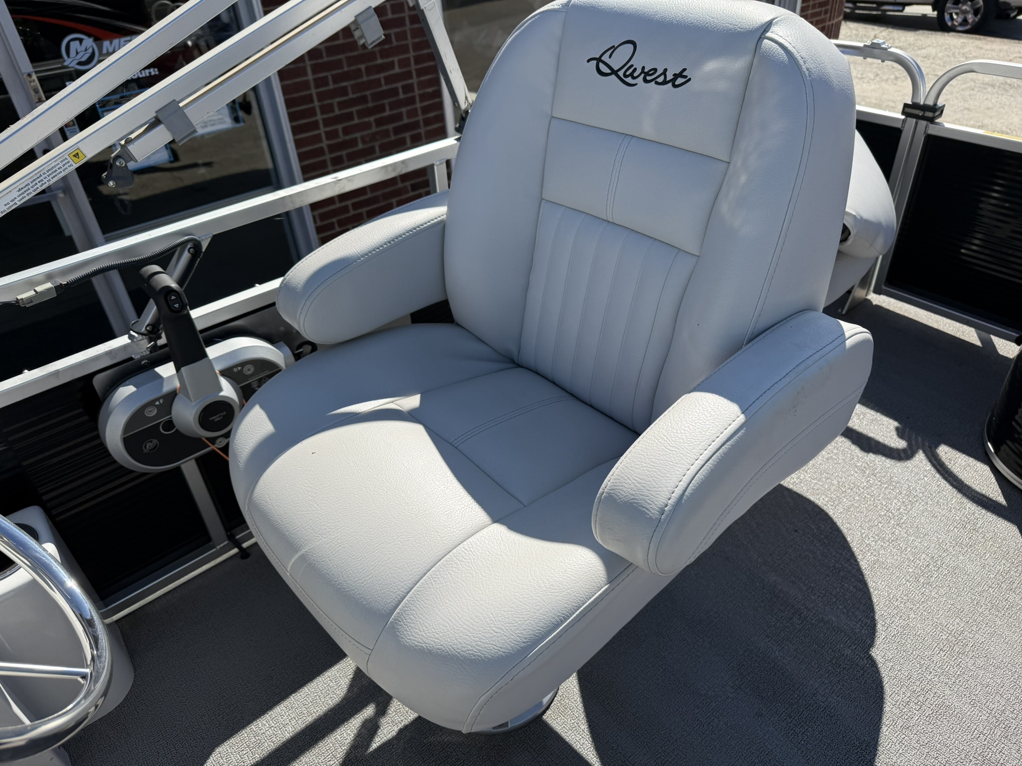 2017 Qwest Pontoons 7516 VX Cruise Boat