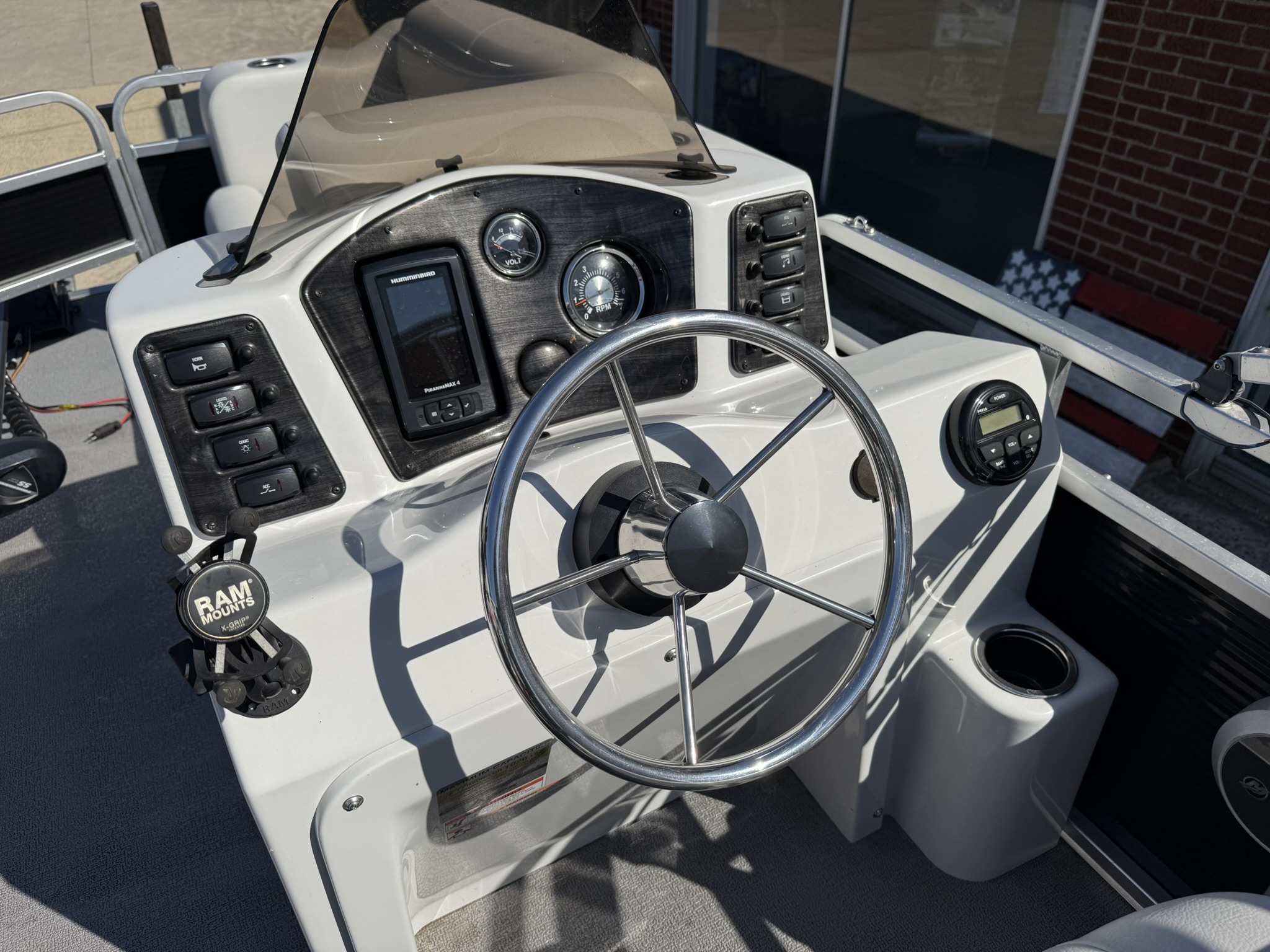 2017 Qwest Pontoons 7516 VX Cruise Boat