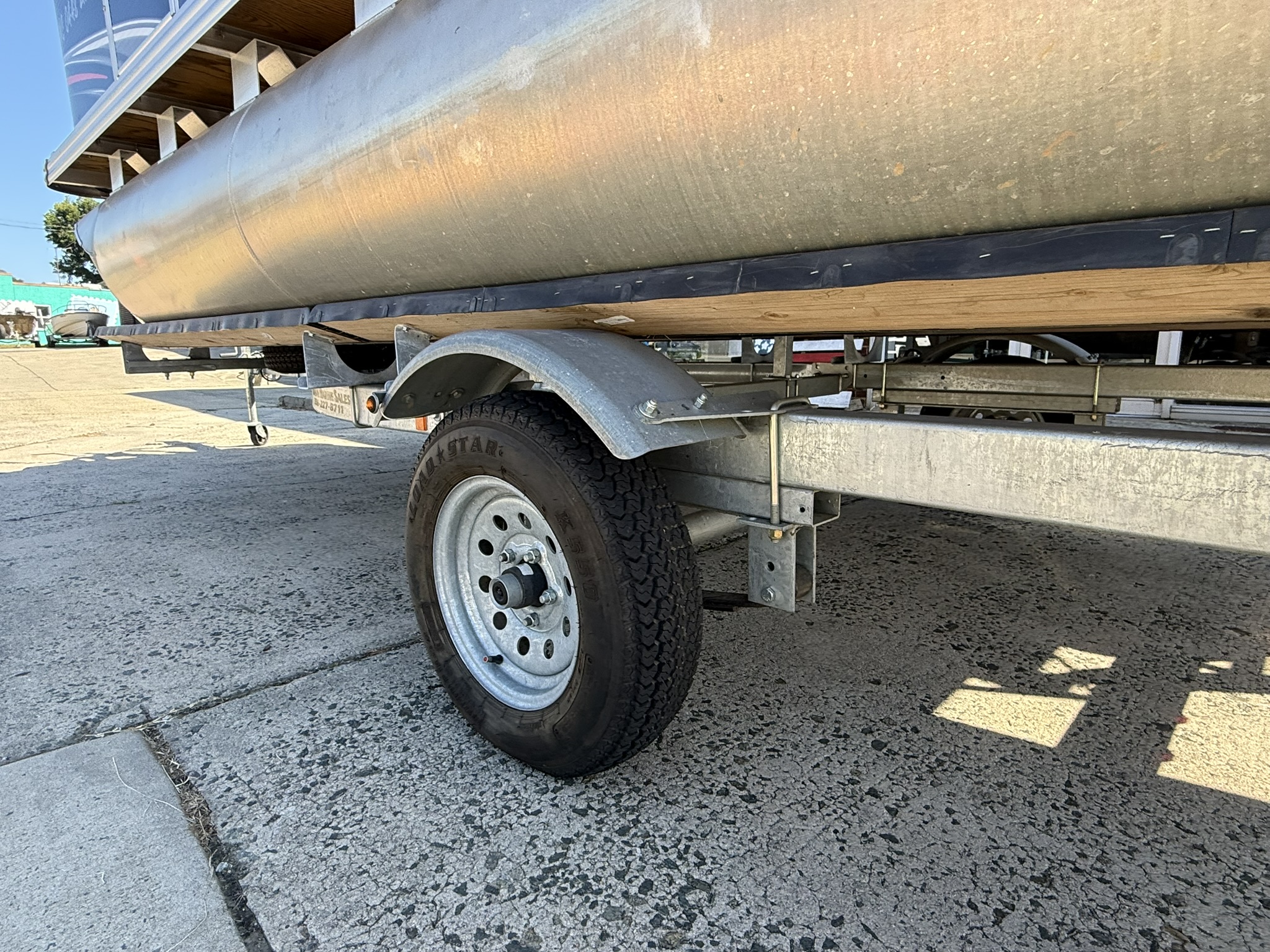 2017 Qwest Pontoons 7516 VX Cruise Boat